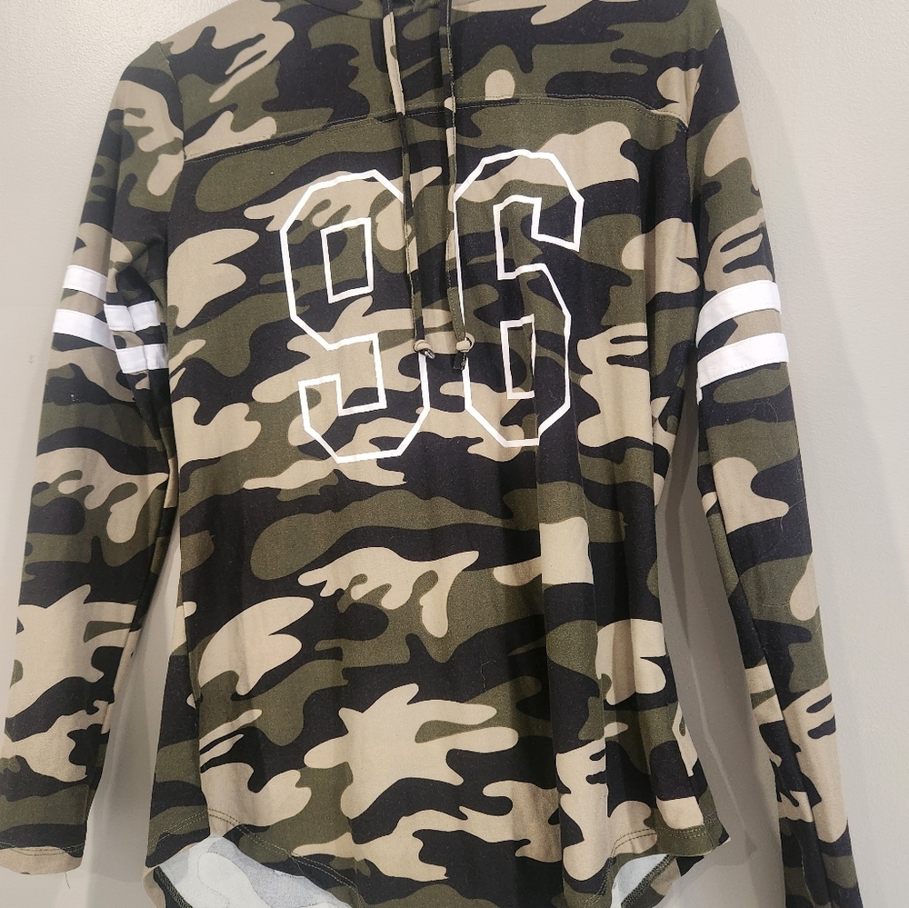Long Sleeve Camo Top - With Hood - Size Medium